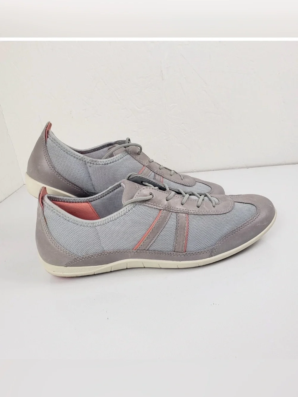 ECCO Bluma Women’s Sneakers Size 9.5 EU 40 Gray Leather Mesh Lace-up Shoes